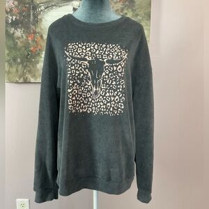 Women's Gray & Pink Steer Head Graphic Sweater